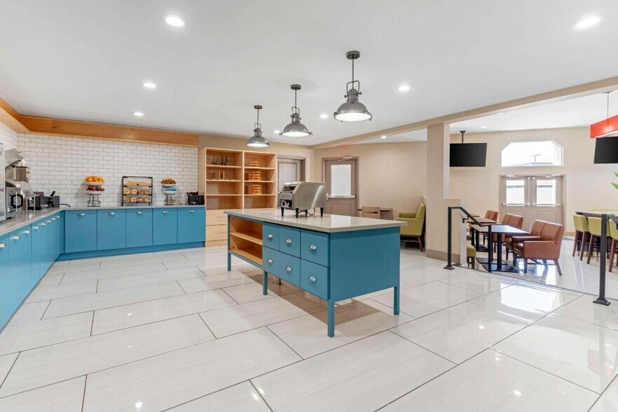 More Photos Of 1000 Admiral Callaghan Ln, Vallejo Hotel For Sale