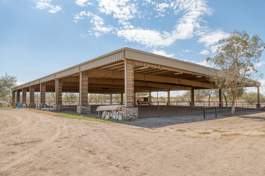 More Photos Of 9525 E Graf Ln, Tucson Horse Stables For Sale