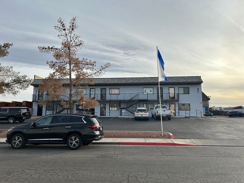 More Photos Of 4045 W Quail Ave, Las Vegas Warehouse For Lease