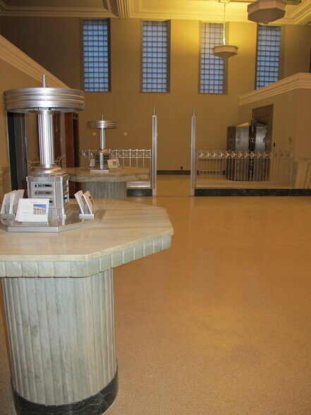 More Photos Of 215 E 38th St, Indianapolis Bank For Lease