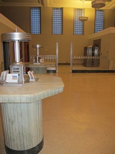 More Photos Of 215 E 38th St, Indianapolis Bank For Lease