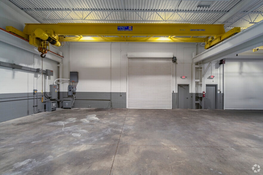 More Photos Of 16129 Common Rd, Roseville Warehouse For Lease