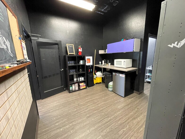 More Photos Of 770-780 Smithridge Dr, Reno Showroom For Lease