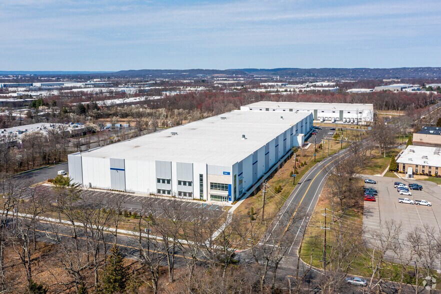 More Photos Of 17 Schoolhouse Rd, Somerset Distribution For Lease