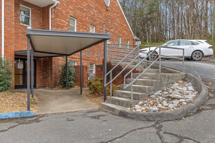 More Photos Of 940 S Ocoee St, Cleveland Medical For Sale