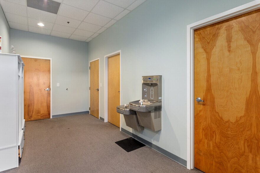 More Photos Of 129 Oakpark Dr, Mooresville Light Manufacturing For Lease