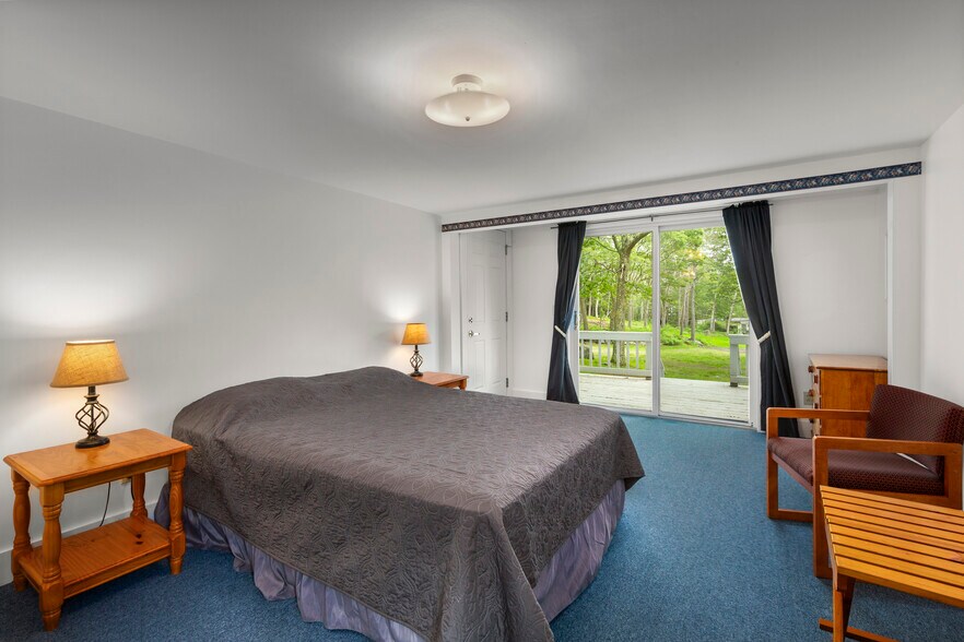 More Photos Of 146 State Route 32, New Harbor Hotel For Sale