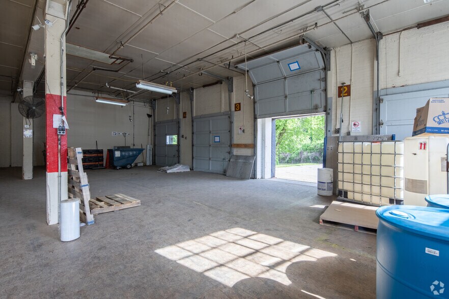 More Photos Of 2001 N Chamberlain Ave, Chattanooga Light Manufacturing For Sale