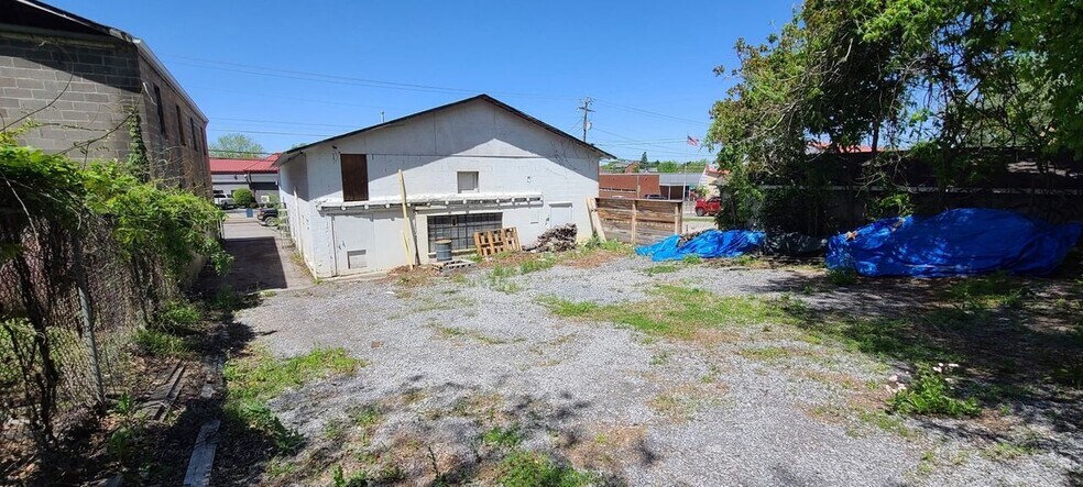 More Photos Of 1814 E Broadway Ave, Maryville Warehouse For Lease