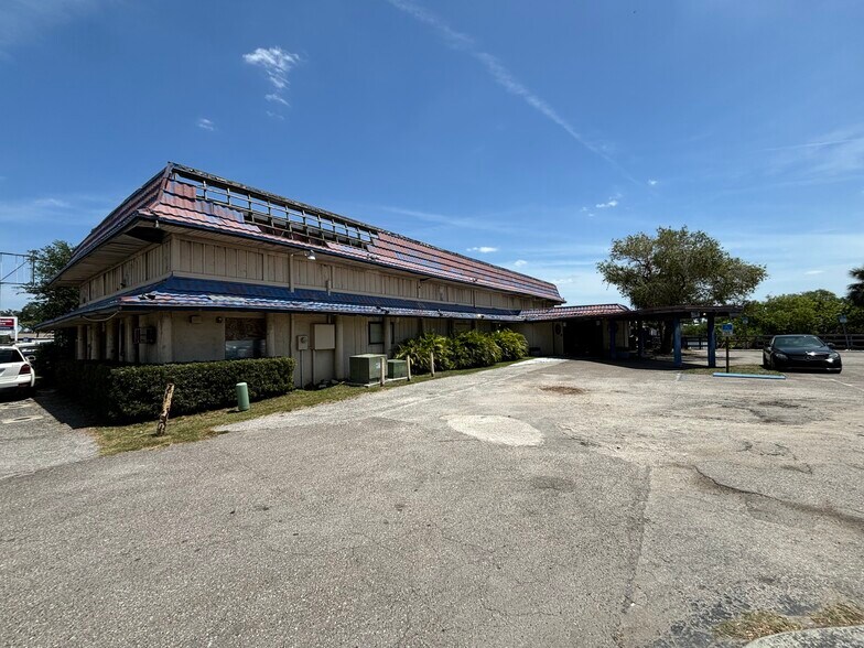 More Photos Of 5131 14th St W, Bradenton Restaurant For Sale