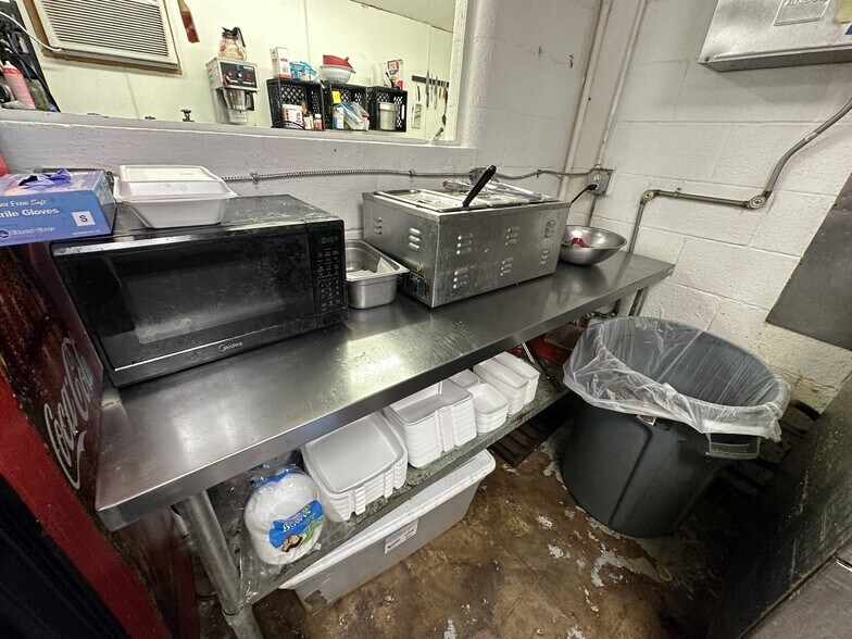 More Photos Of 110 W Carl Hubbell Blvd, Meeker Storefront Retail Office For Sale