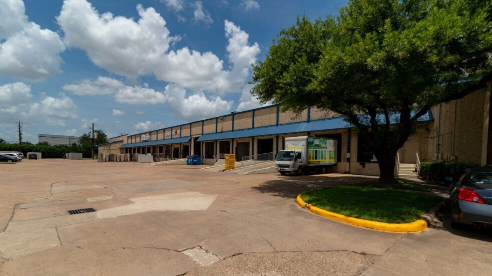 More Photos Of 8700 Clay Rd, Houston Unknown For Lease