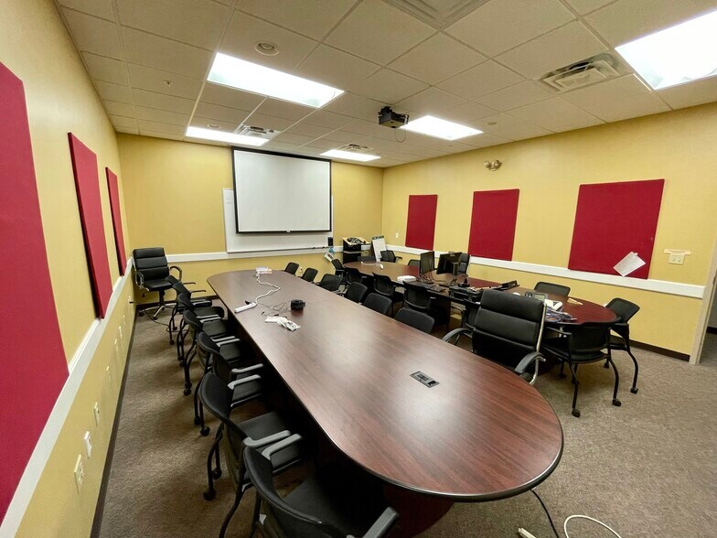 More Photos Of 45 Commerce Dr, Augusta Office For Lease