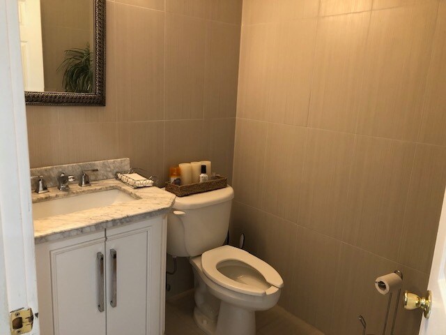 More Photos Of 44125 Woodridge Pky, Lansdowne Office For Sale