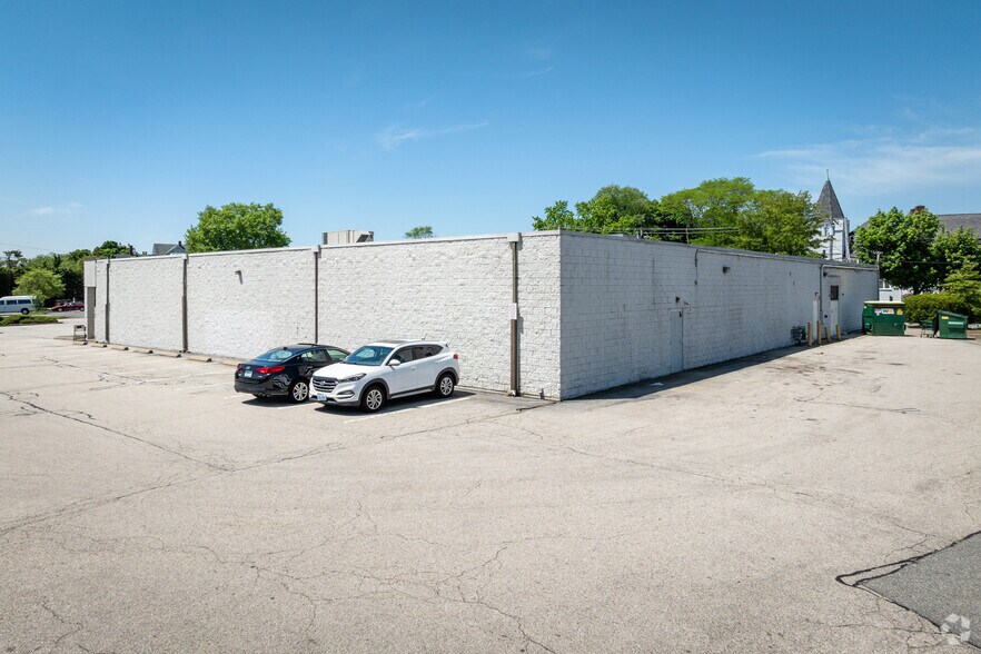 More Photos Of 570 Pontiac Ave, Cranston Freestanding For Lease