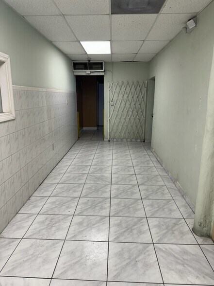 More Photos Of 1370-1380 NW 22nd St, Miami Warehouse For Lease