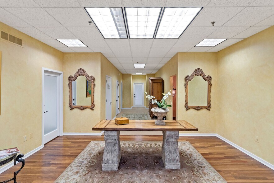 More Photos Of 400-415 Executive Dr, Langhorne Medical For Lease