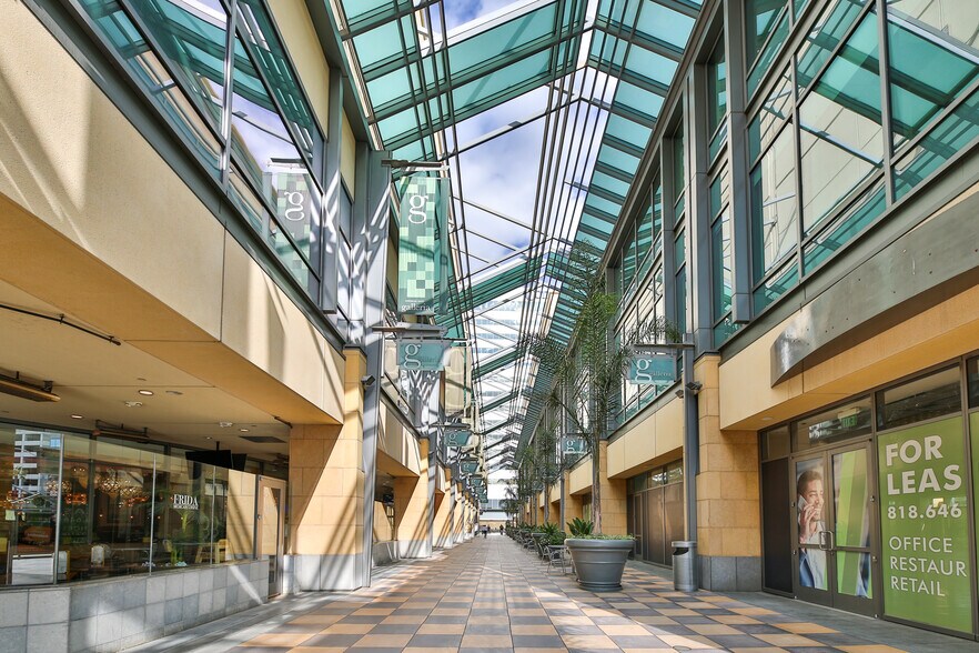 More Photos Of 15301 Ventura Blvd, Sherman Oaks Unknown For Lease