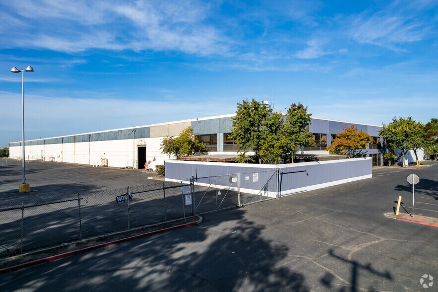 More Photos Of 25509 Industrial Blvd, Hayward Distribution For Lease