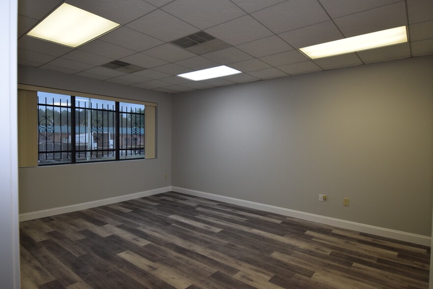 More Photos Of 6128 Brookshire Blvd, Charlotte Light Distribution For Lease