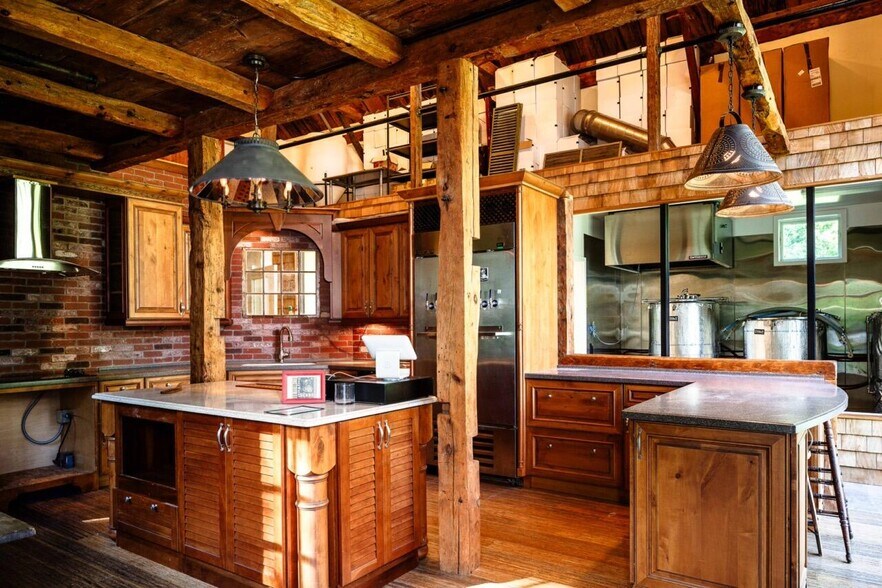 More Photos Of 33 Tenney Hl, Blue Hill Restaurant For Sale