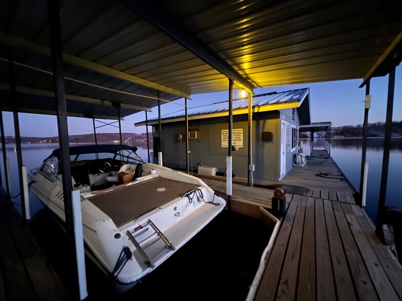 More Photos Of 27 Lighthouse Marina Rd, Sunrise Beach General Retail For Sale