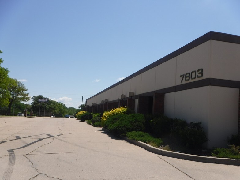 More Photos Of 7803 E Osie St, Wichita Research And Development For Lease