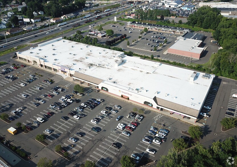 More Photos Of 410 Reidville Dr, Waterbury Freestanding For Lease