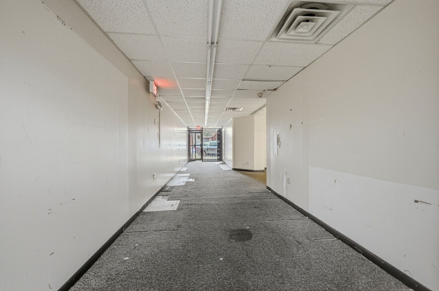 More Photos Of 1A Trolley Sq, Wilmington Storefront For Lease