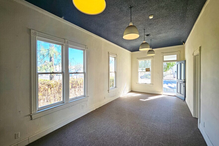 More Photos Of 1101 W Burbank Blvd, Burbank Office Residential For Lease