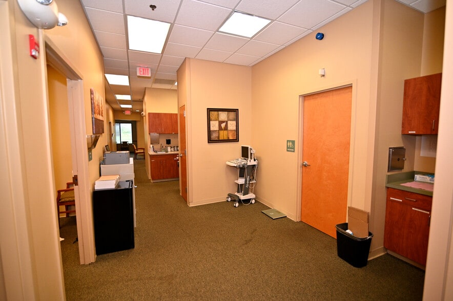 More Photos Of 2960 Technology Pl, Waldorf Research And Development For Lease