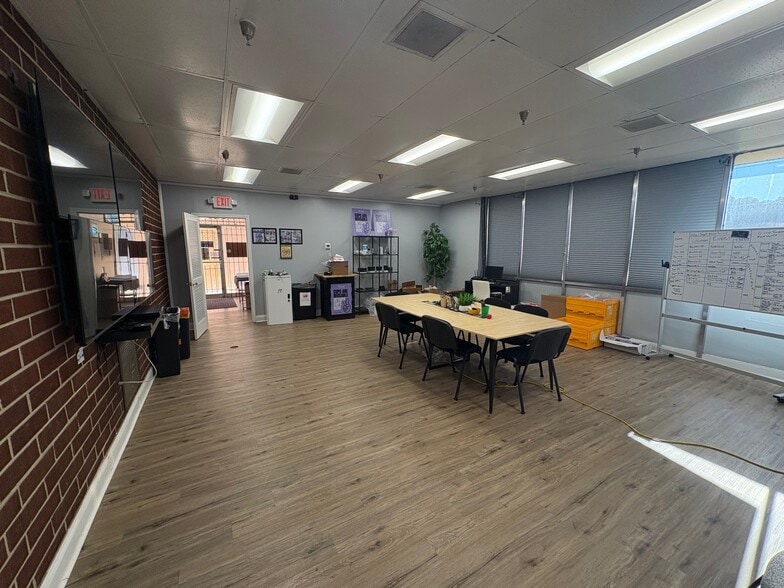 More Photos Of 3425 Browns Mill Rd SE, Atlanta Warehouse For Lease