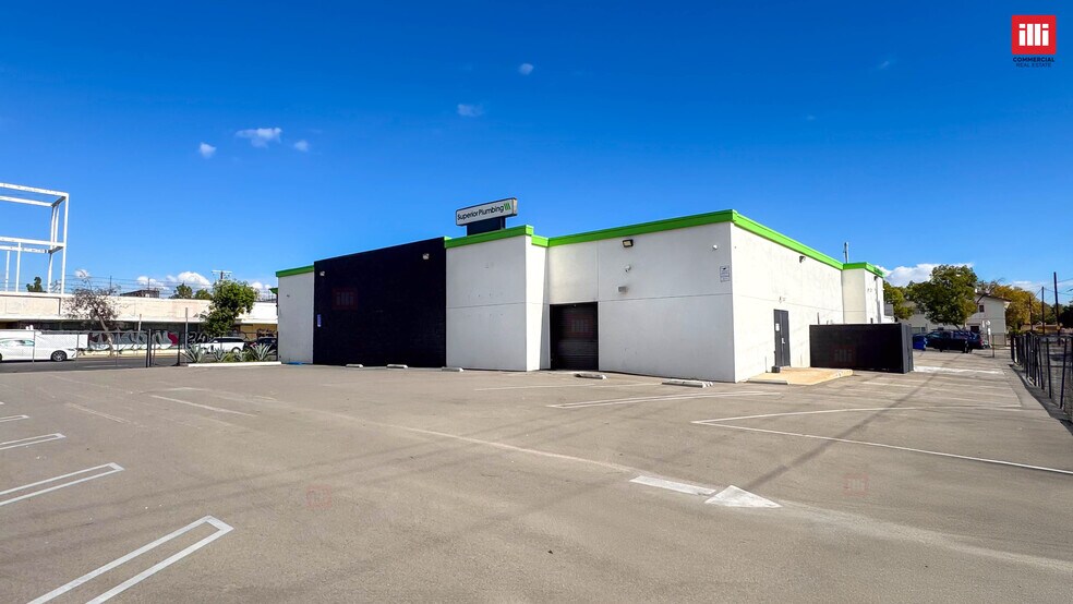 More Photos Of 12020 Victory Blvd, North Hollywood Freestanding For Lease