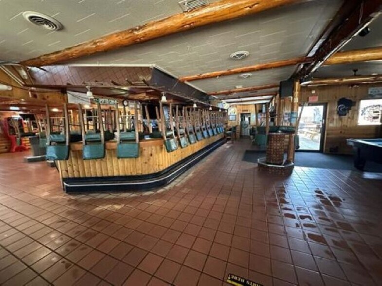 More Photos Of 1219 Main St, Gresham Bar For Sale