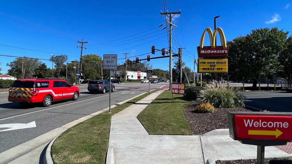 More Photos Of 1533 E Pembroke Ave, Hampton Drugstore For Lease