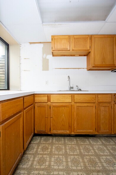 More Photos Of 160 S Columbus St, Wooster Warehouse For Lease