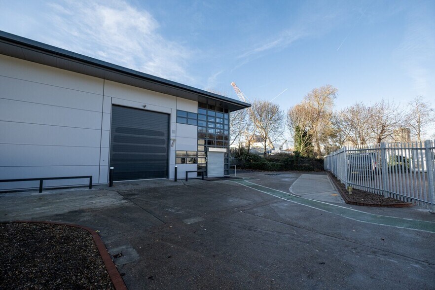 More Photos Of Datapoint Business Centre South crescent, London Flex For Lease