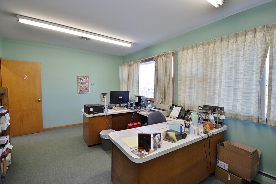 More Photos Of 24 Sands Station Rd, Middletown Freestanding For Sale