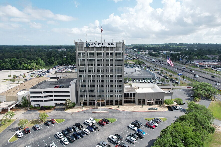 More Photos Of 851 S I-65 Service Rd, Mobile Office For Sale