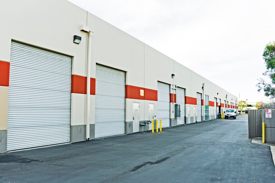 More Photos Of 12711 Ramona Blvd, Baldwin Park Warehouse For Lease