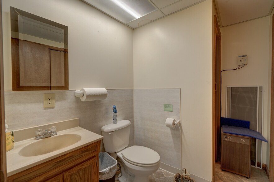 More Photos Of 2704 Lake Monticello Rd, Palmyra Office For Sale