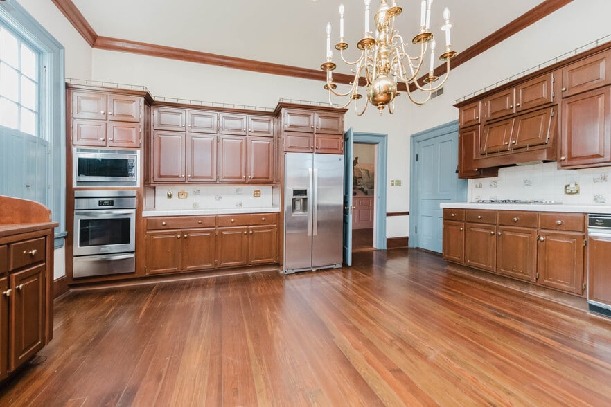 More Photos Of 2028 Vineville Ave, Macon-Bibb General Retail For Sale