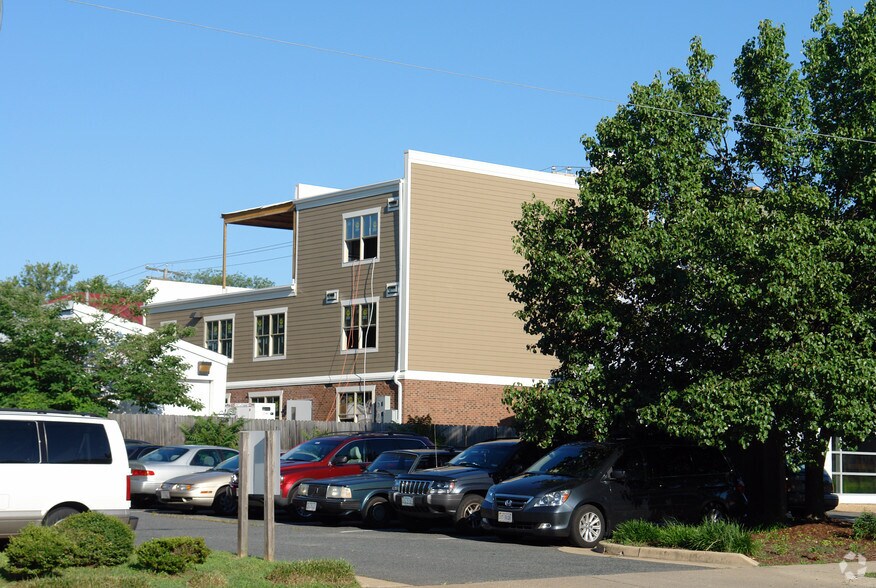 More Photos Of 308 Wolfe St, Fredericksburg Office For Sale