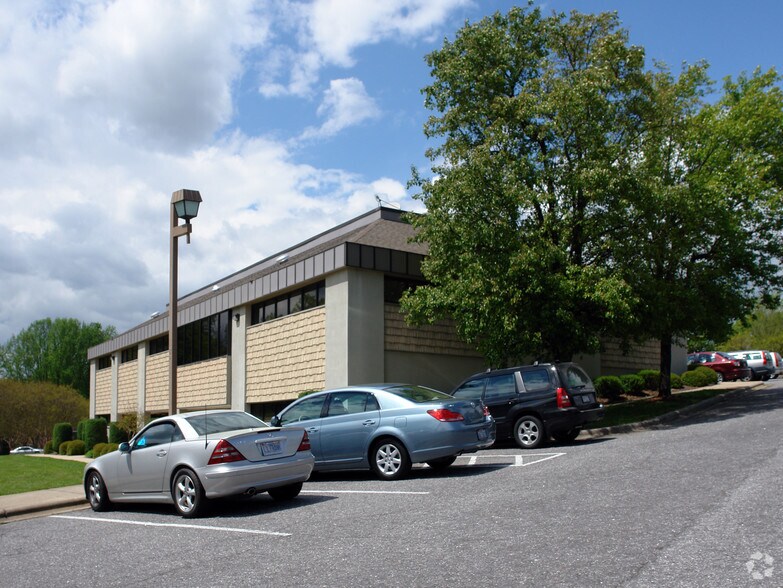 More Photos Of 231 13th Avenue Pl NW, Hickory Medical For Sale