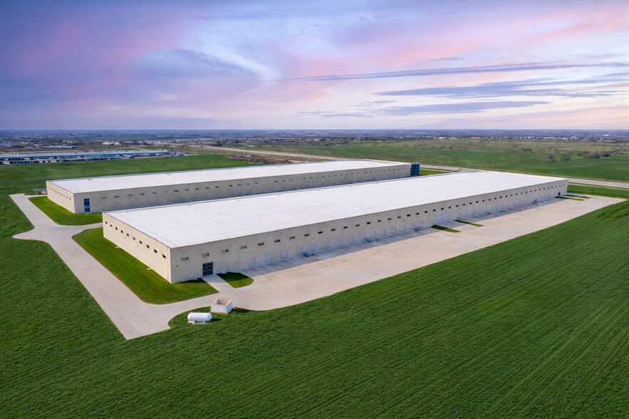 More Photos Of 6100 N Stemmons Fwy, Sanger Unknown For Lease