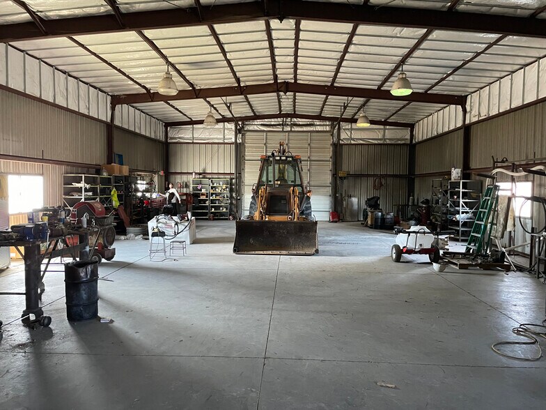 More Photos Of 1810 Lake St, Silver Springs Warehouse For Lease