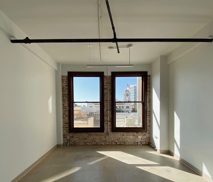 More Photos Of 106 W 4th St, Santa Ana Office For Lease