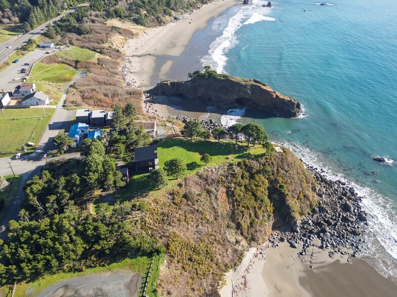 More Photos Of 409 Jackson St, Port Orford Specialty For Sale
