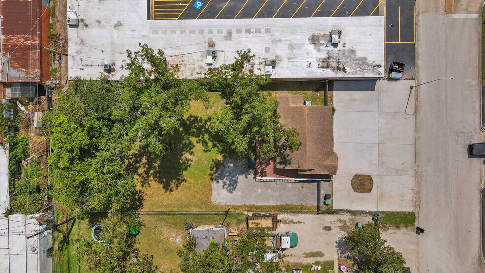 More Photos Of 3743 Erie St, Houston Freestanding For Sale