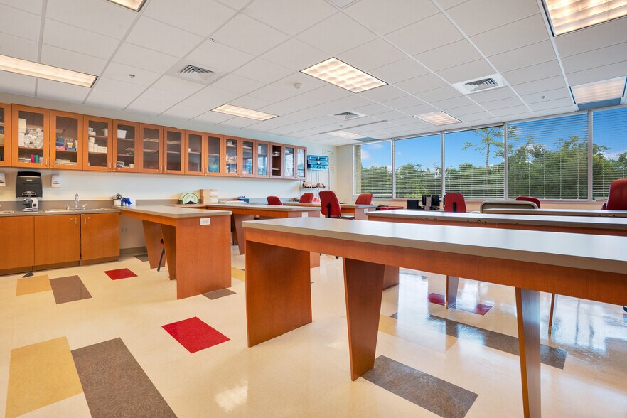 More Photos Of 177 Montgomery Rd, Altamonte Springs Medical For Sale